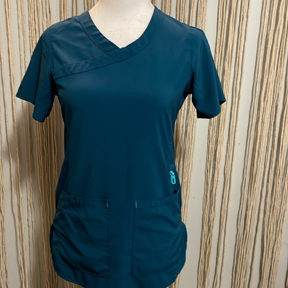 Caribbean blue  Carhartt scrub top. Size extra small